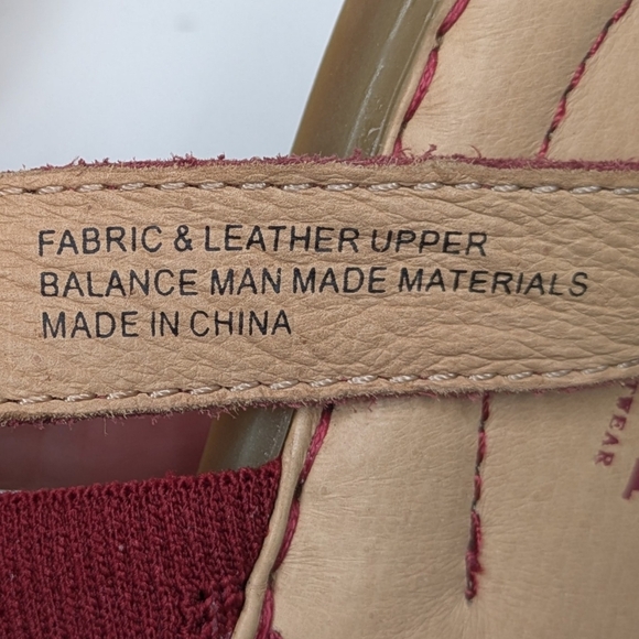 Born Red Leather Knit Mesh Flat Sandals Velcro Strap Women's Size 10 - Picture 4 of 4